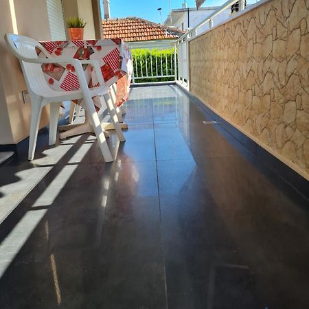 Dimitris Apartments 네아 플라기아 외부 사진